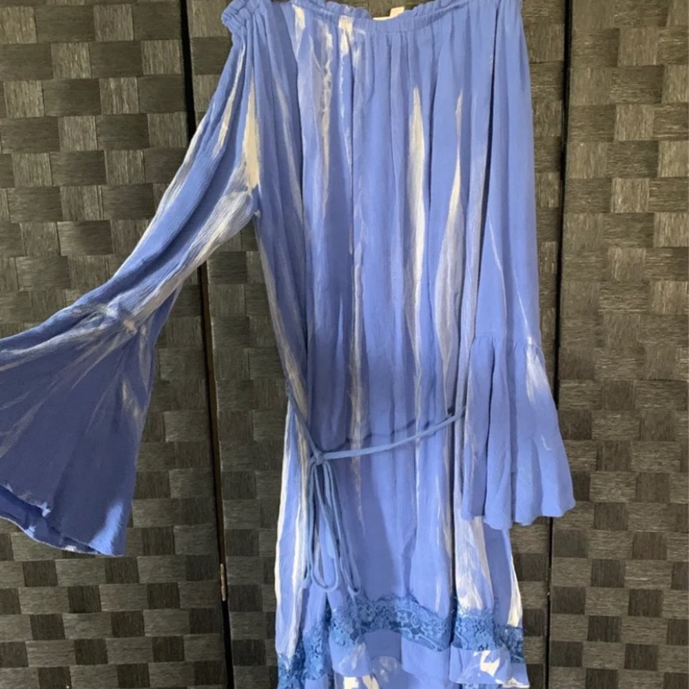 Love cold shoulder flowing dress